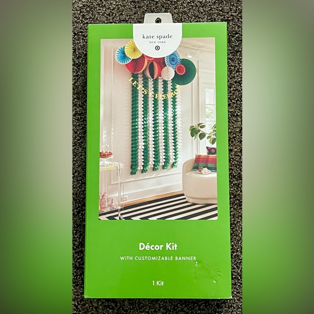 Kate Spade/Target Green and White Holiday Wall Hanging Decor Kit with Banner